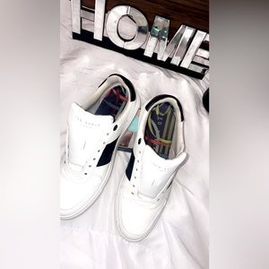 Neatly used Ted Baker London sneaker .